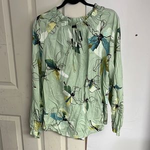 Light green long sleeved light shirts. A new day. Size L.